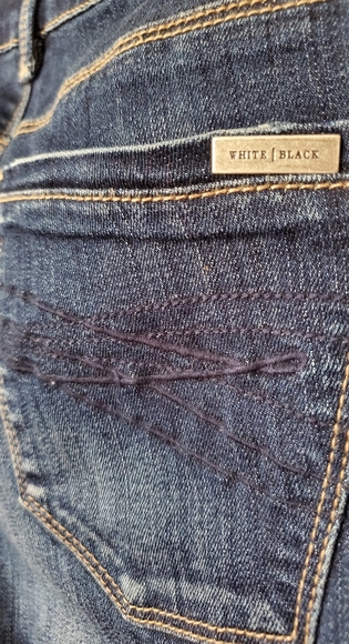 WHBM Slim Crop Skinny Jeans - Picture 6 of 6